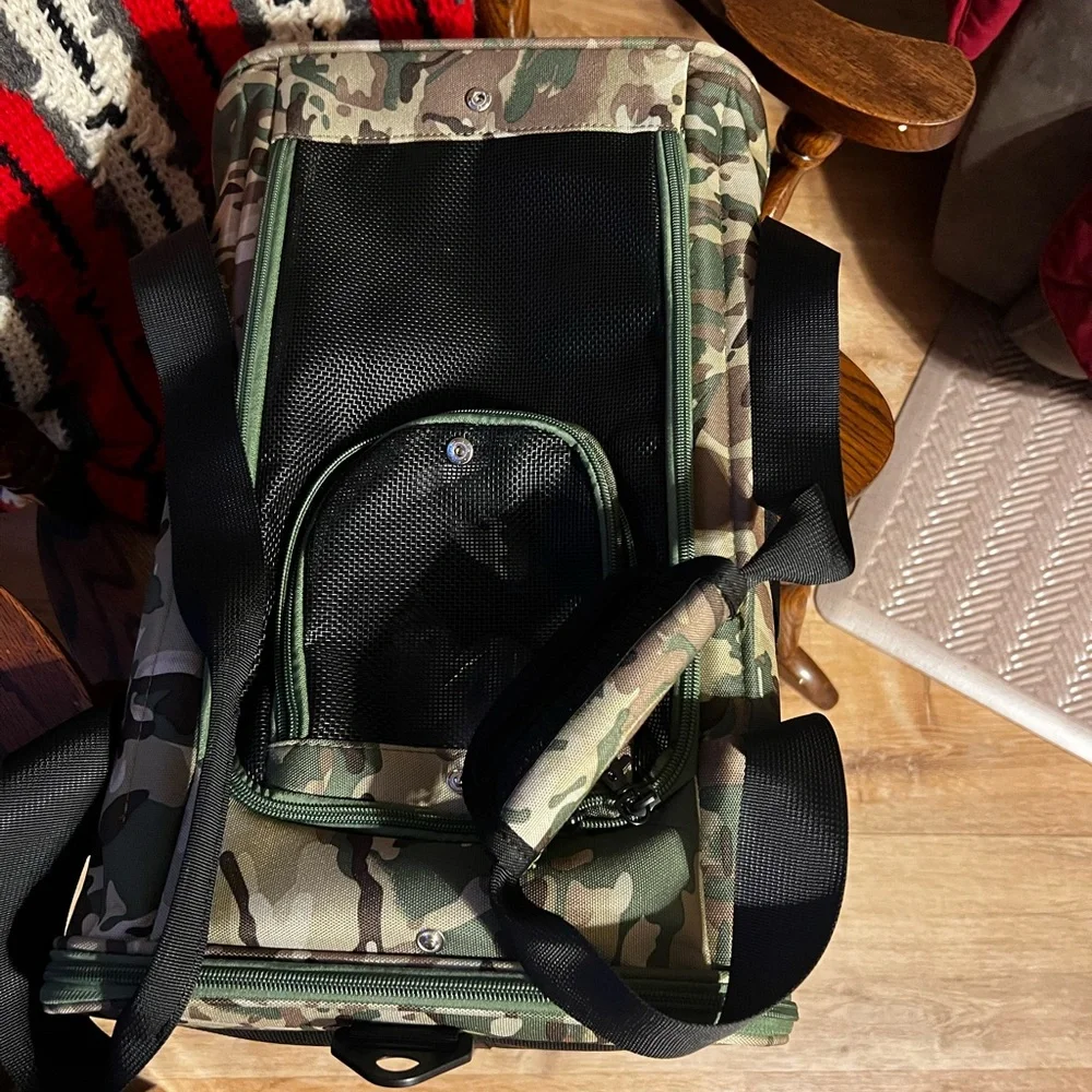New Goodio pet carrier approved by airline carriers zip top and sides
